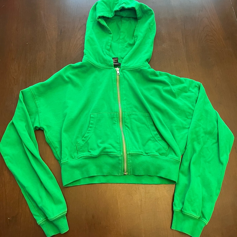 Green cropped hoodie from H&M